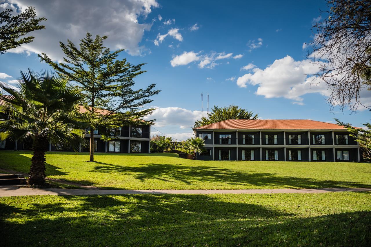 Royal Solwezi Hotel エクステリア 写真